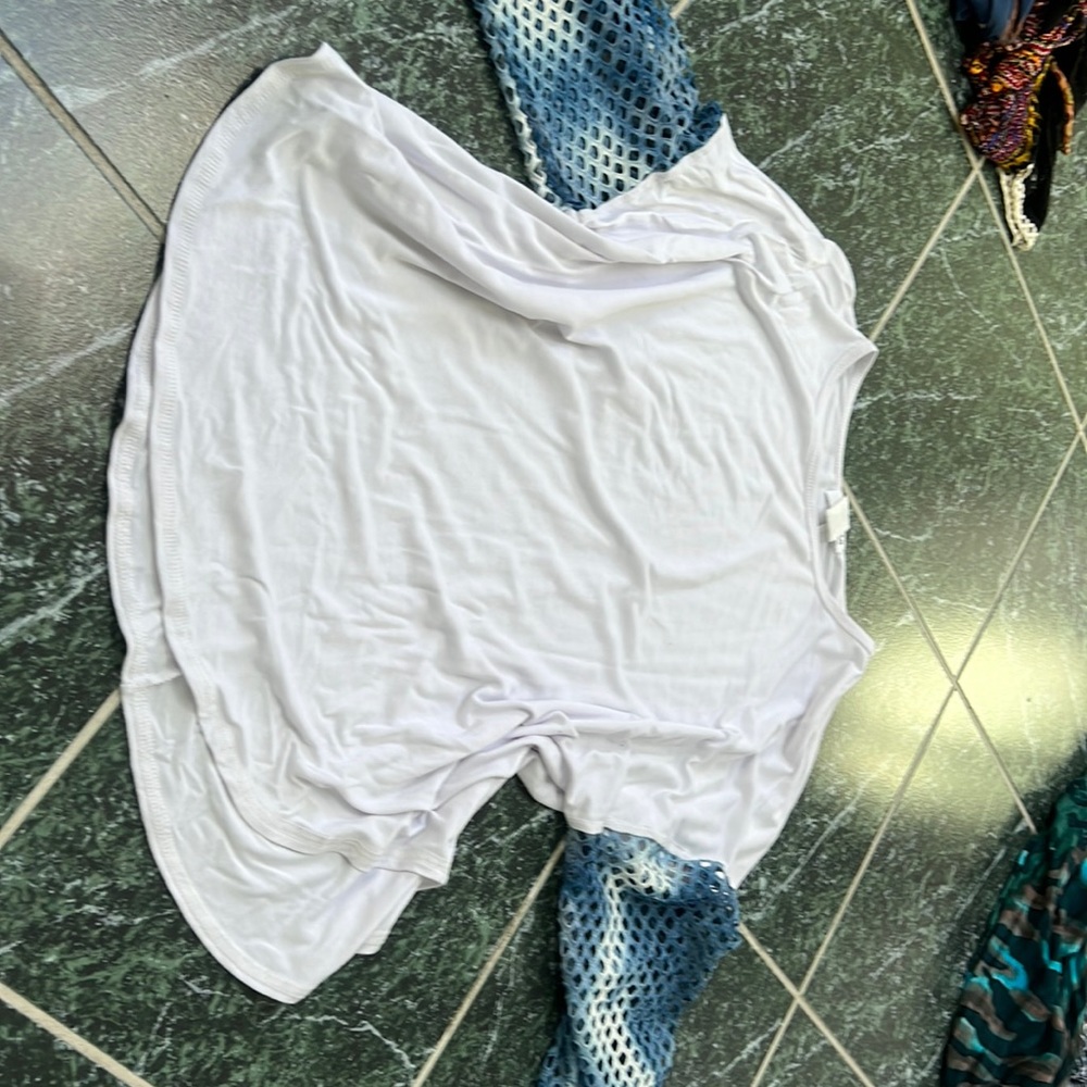 white t shirt with textured sleeves